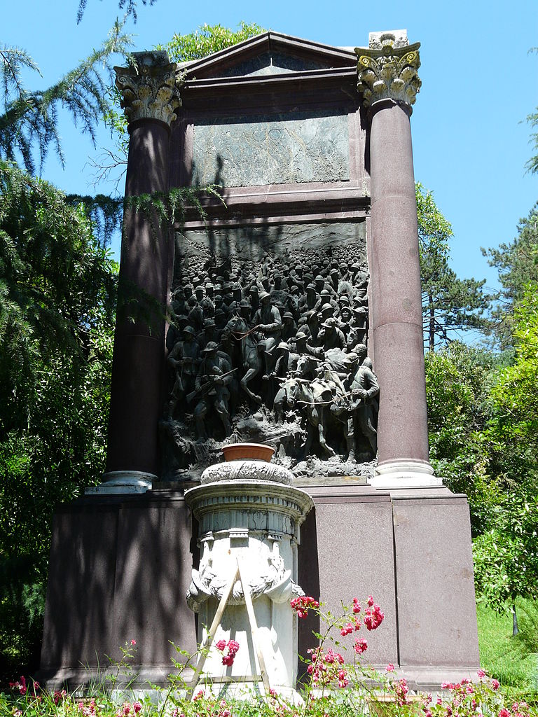 Il monumento in bronzo @ Monumento ai Caduti della 1° Guerra Mondiale