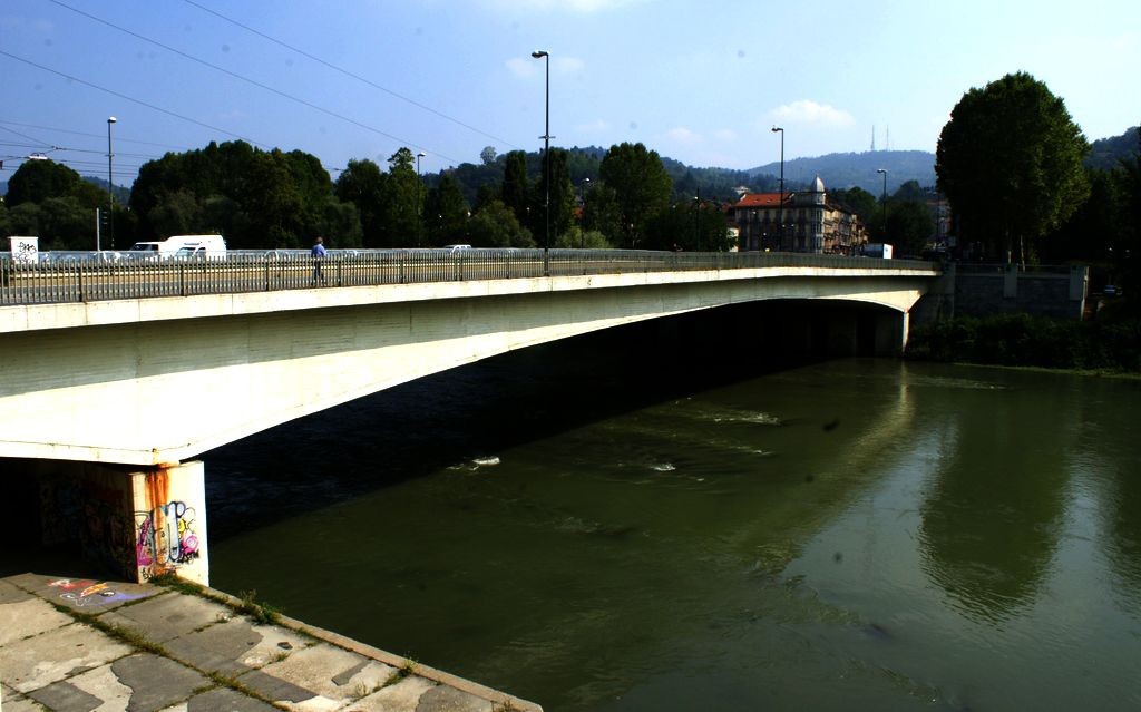 La distruzione e la ricostruzione del ponte @ Ponte Regina Margherita
