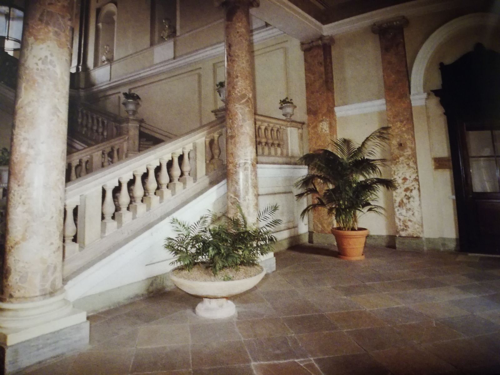 Stairs and columns @ Castello di Moncalieri - residenze Sabaude