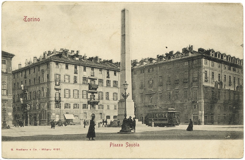 La piazza ospita l'obelisco nel 1851 @ Piazza Savoia