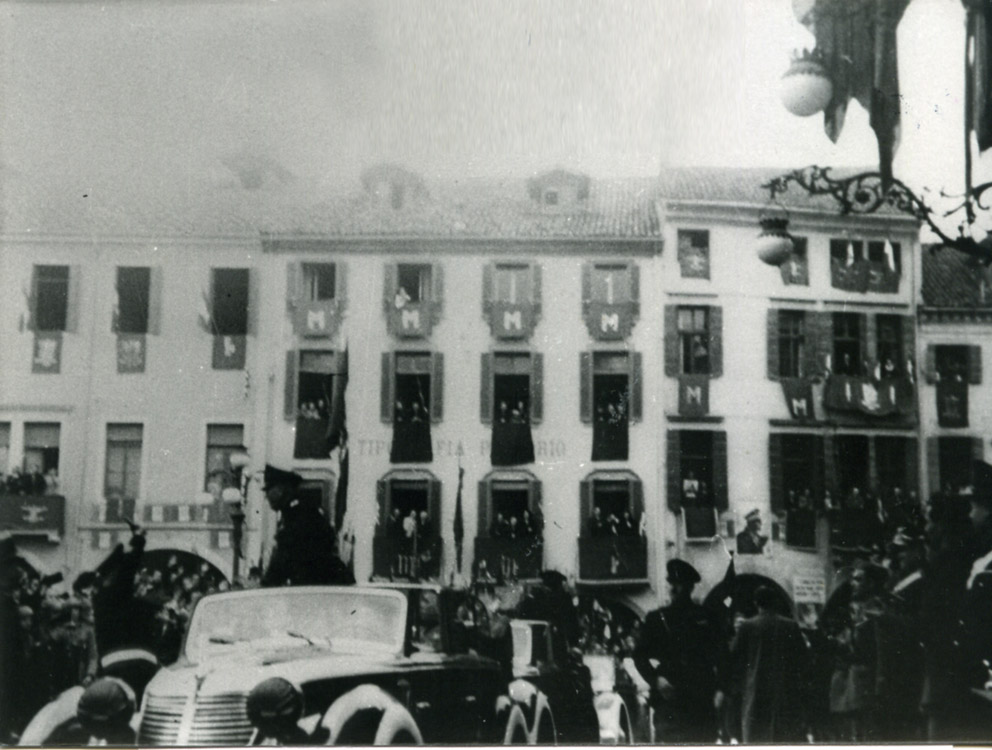 Mussolini in visita, 1941 @ Piazza Maggiore
