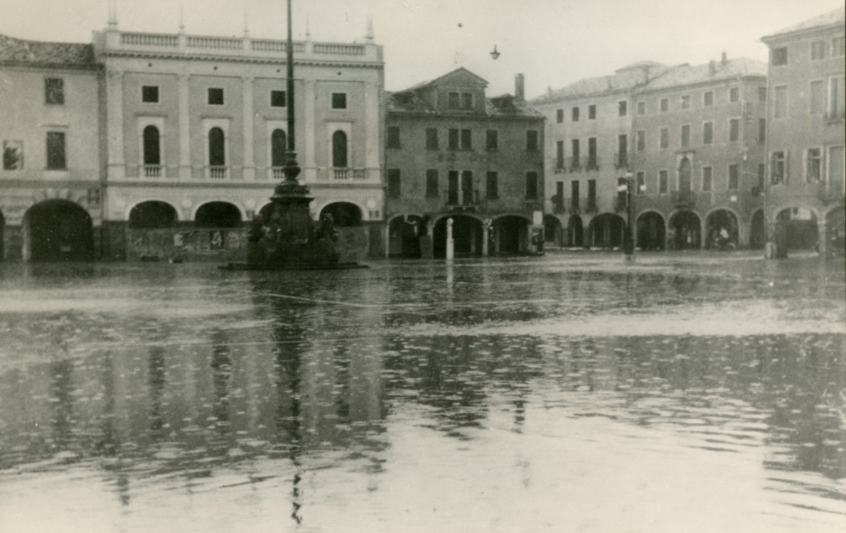 Alluvione, 1942 @ Piazza Maggiore