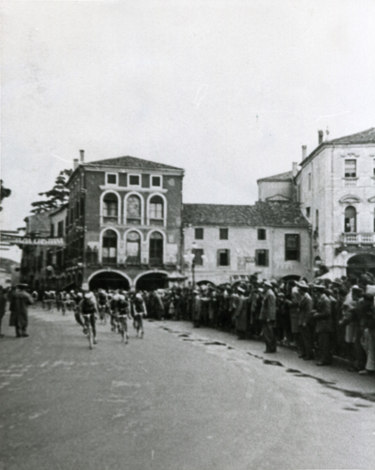 Giro d'Italia, 1953 @ Piazza Maggiore