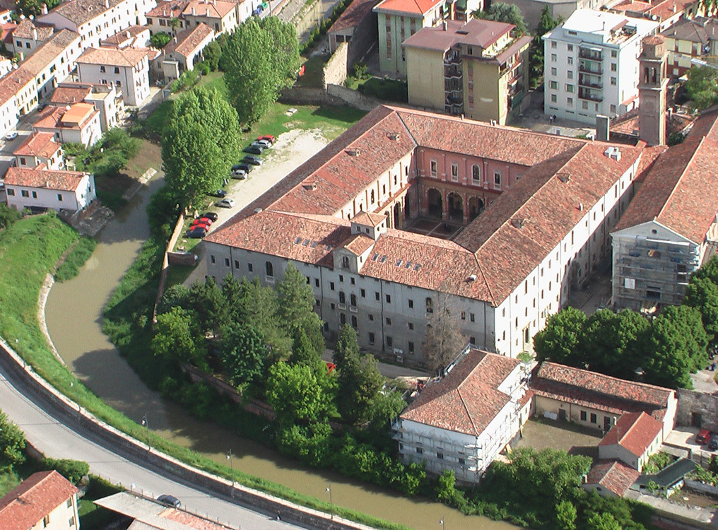 Il complesso: convento e chiesa @ Complesso di San Francesco (ex-Vescovile)