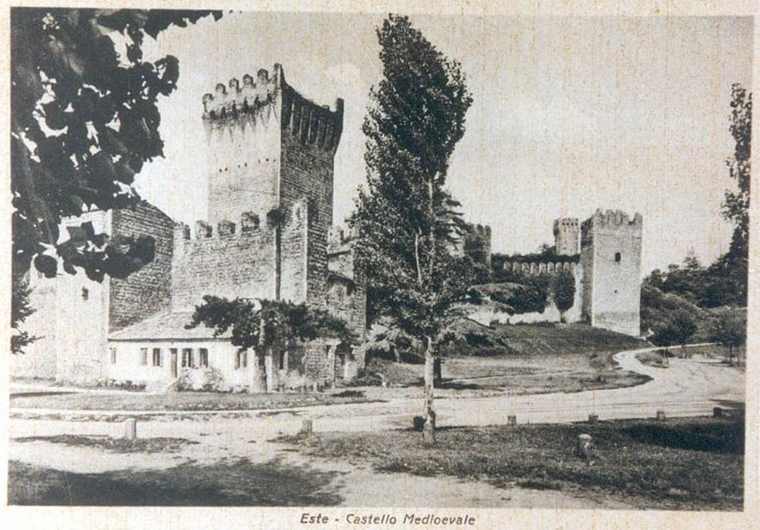 La Torre  est al 1900 @ Mura del Castello carrarese
