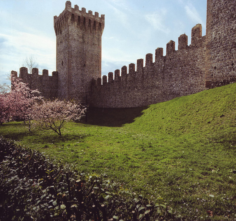 Mura e Torre Lato Beatrice @ Mura del Castello carrarese