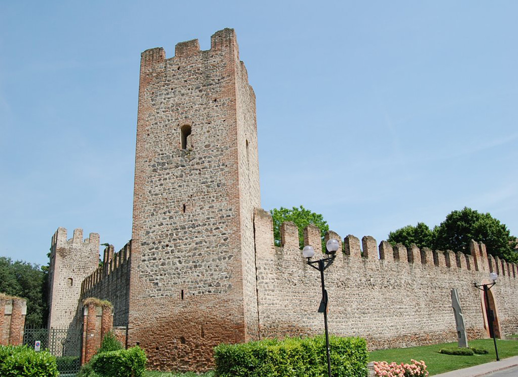 Torre d'angolo @ Mura del Castello carrarese