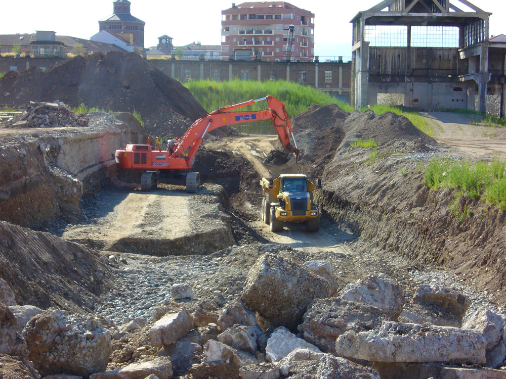 La demolizione delle piastre di pavimento @ Parco Peccei