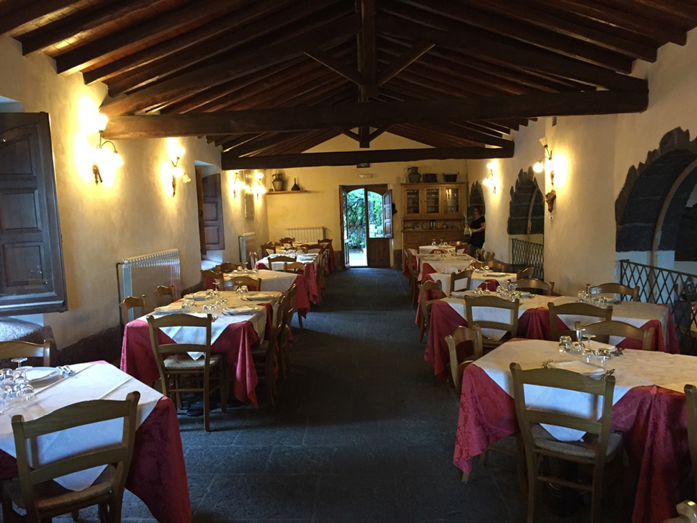 Il ristorante @ La Pietra Antica O' Munti