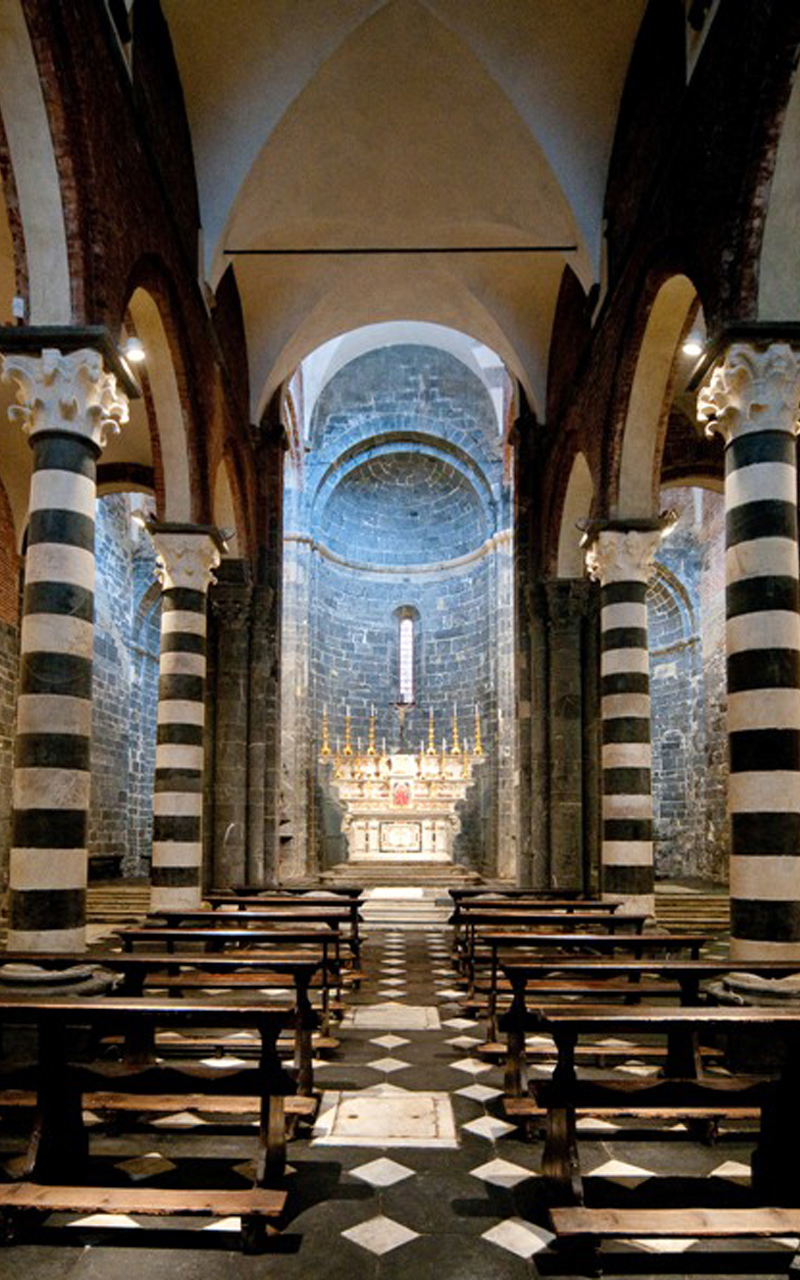 L'interno romanico "genovese" @ Chiesa dei Santi Cosma e Damiano