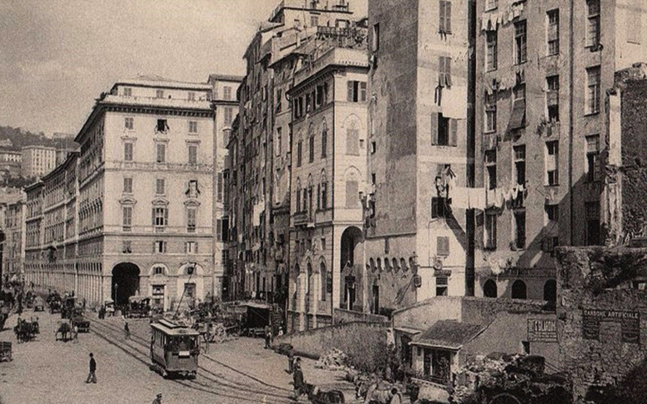 La costruzione dei portici @ Piazza Cavour e Via Turati