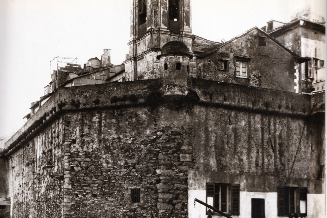 Le mura a cingere la chiesa @ Chiesa di San Marco al Molo
