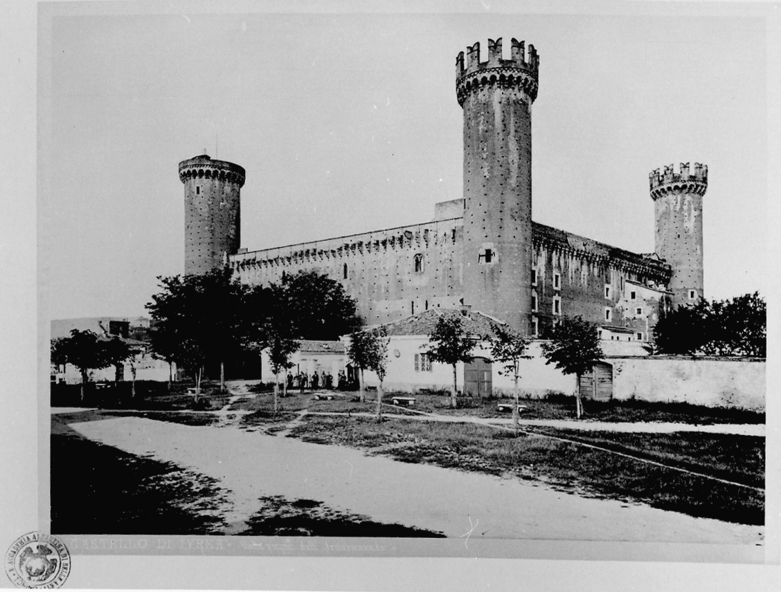 Le rosse torri di Ivrea la bella @ Castello di Ivrea