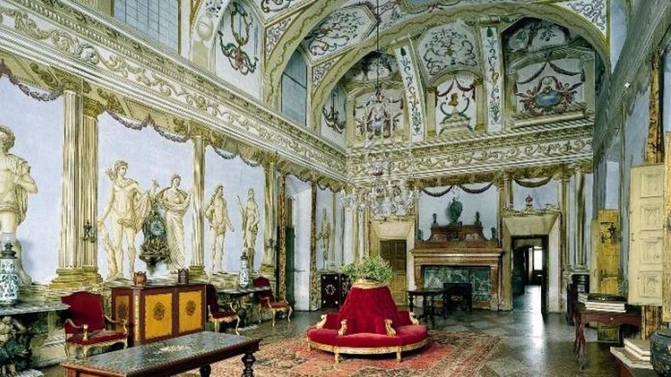 Le stanze del castello, ricche di testimonianze storiche @ Castello di Masino
