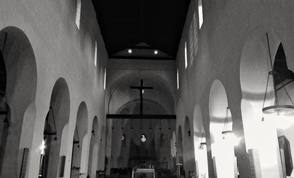 L'interno della chiesa @ Basilica dell'Addolorata, già di San Pietro