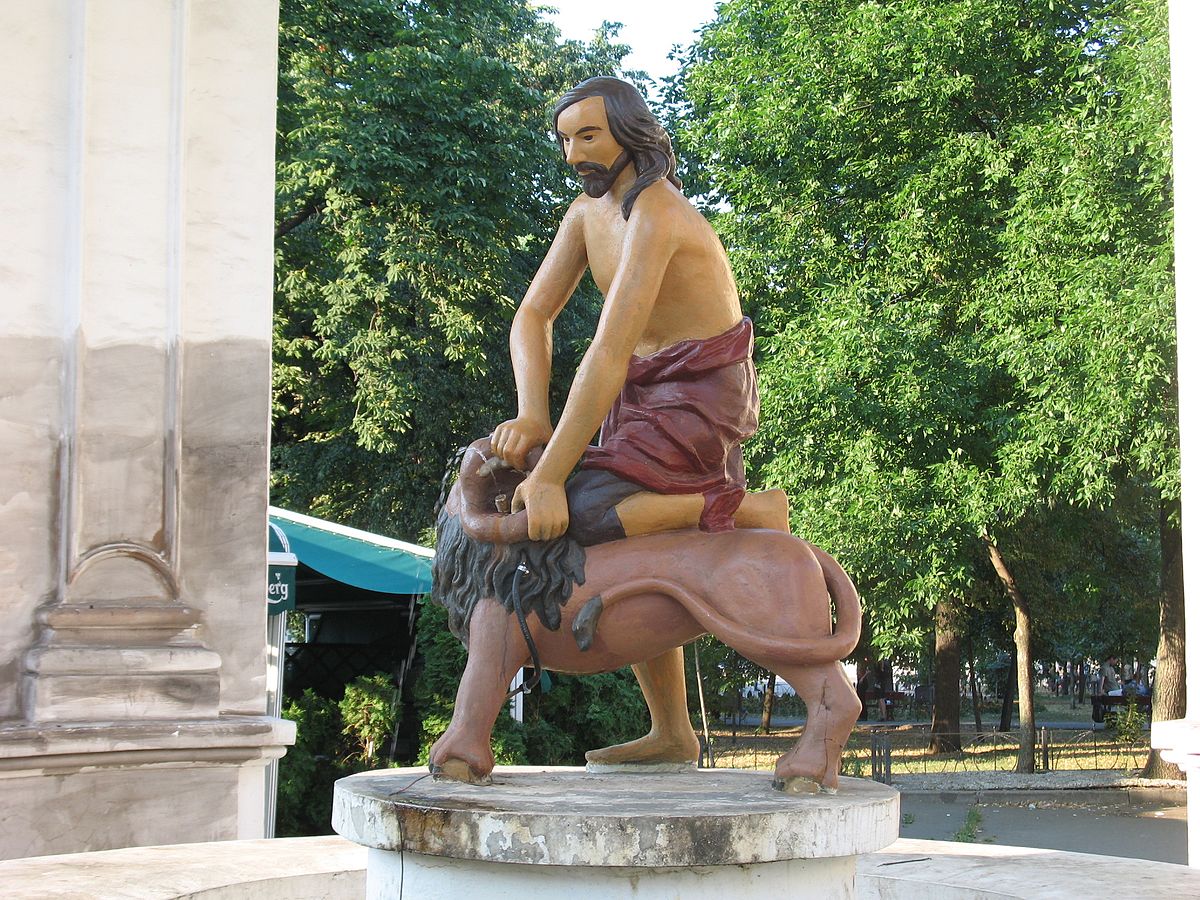 La statua lignea contemporanea @ Фонтан Самсона / The Fountain of Samson