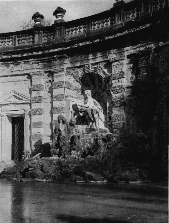 La Dora nella fontana del castello @ Residenze Sabaude - Castello di Agliè