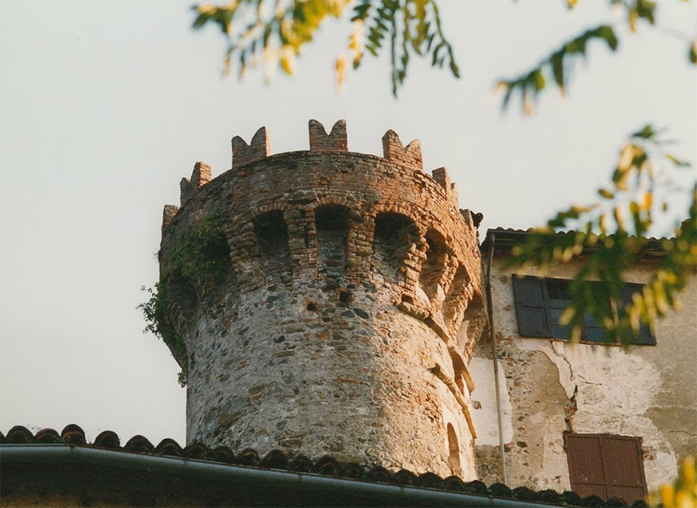 La torre circolare @ Castello di Casaleggio Boiro