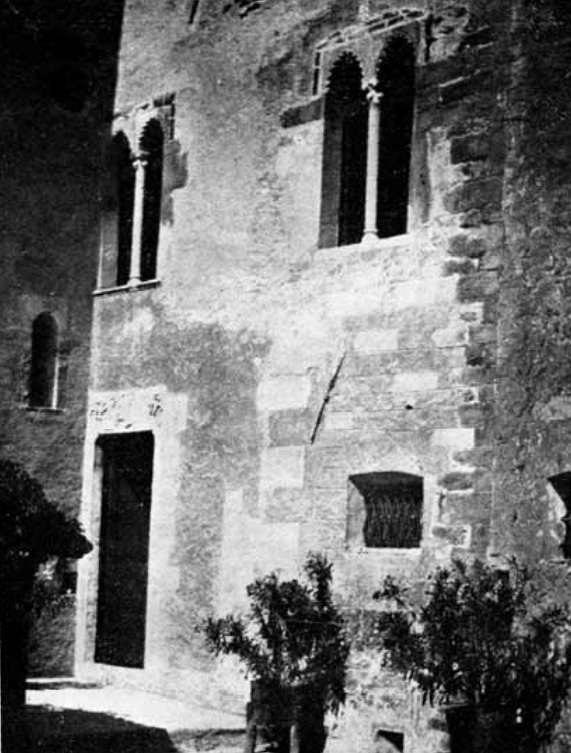 Cortile interno @ Castello di Casaleggio Boiro