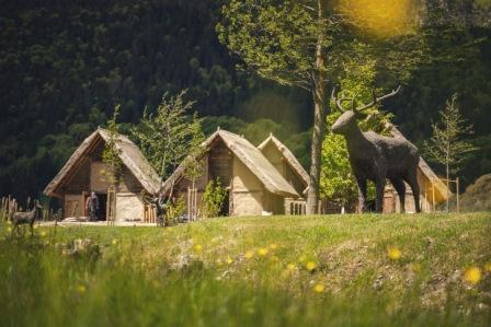 Parco Archeo Natura di Fiavé. Ricostruzione delle capanne del villaggio del Bronzo medio @ Siti palafitticoli preistorici delle Alpi - Fiavé-Lago Carera