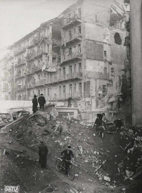 La città dopo i bombardamenti @ Rifugio antiaereo