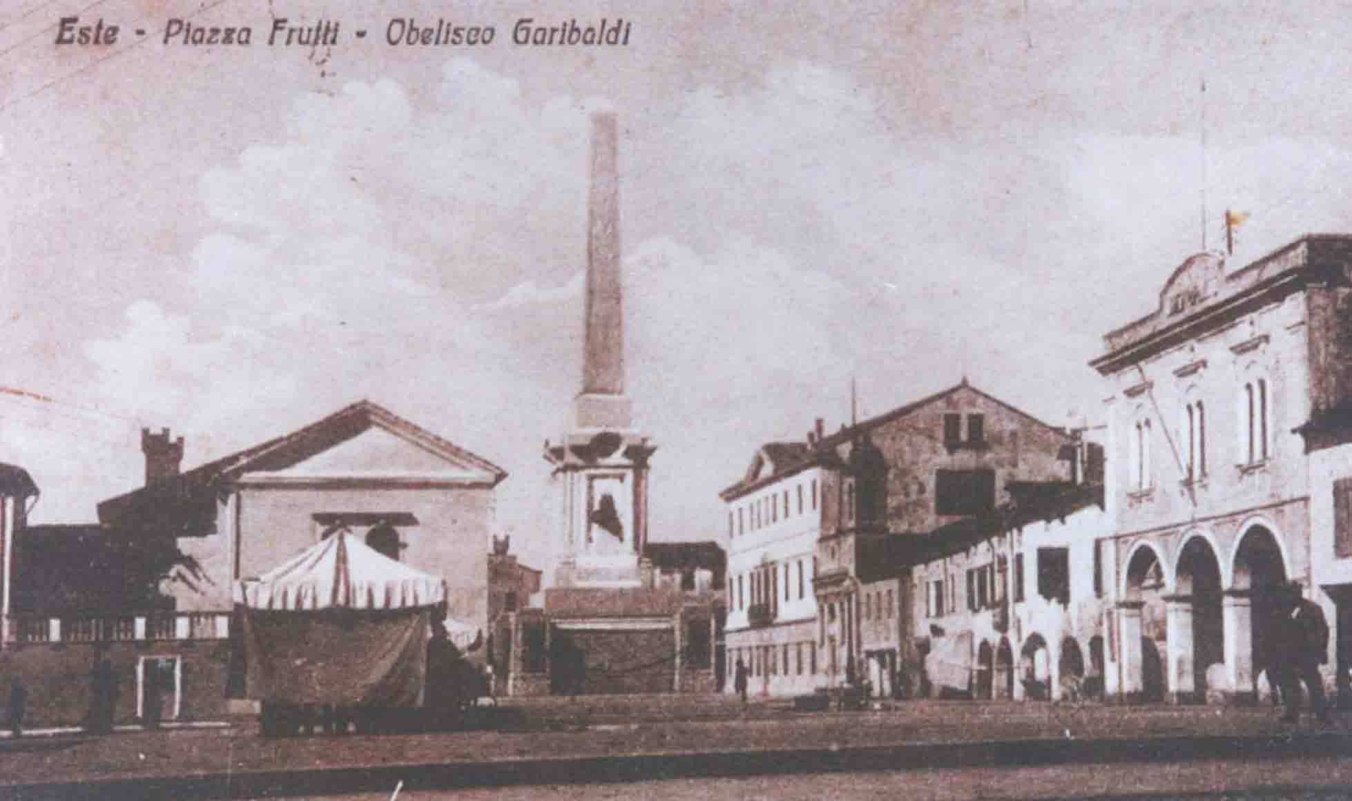 Piazza Frutti, 1920 @ Piazza Trento Piazza Trieste