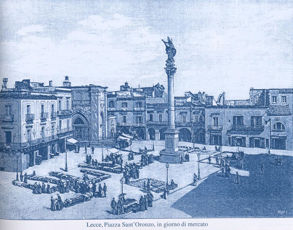 La piazza in giorno di mercato @ Piazza Sant'Oronzo