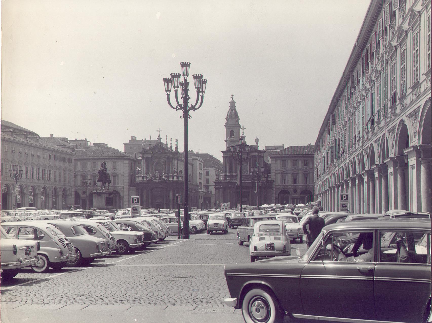 Nuova illuminazione, anni '60 @ Piazza San Carlo