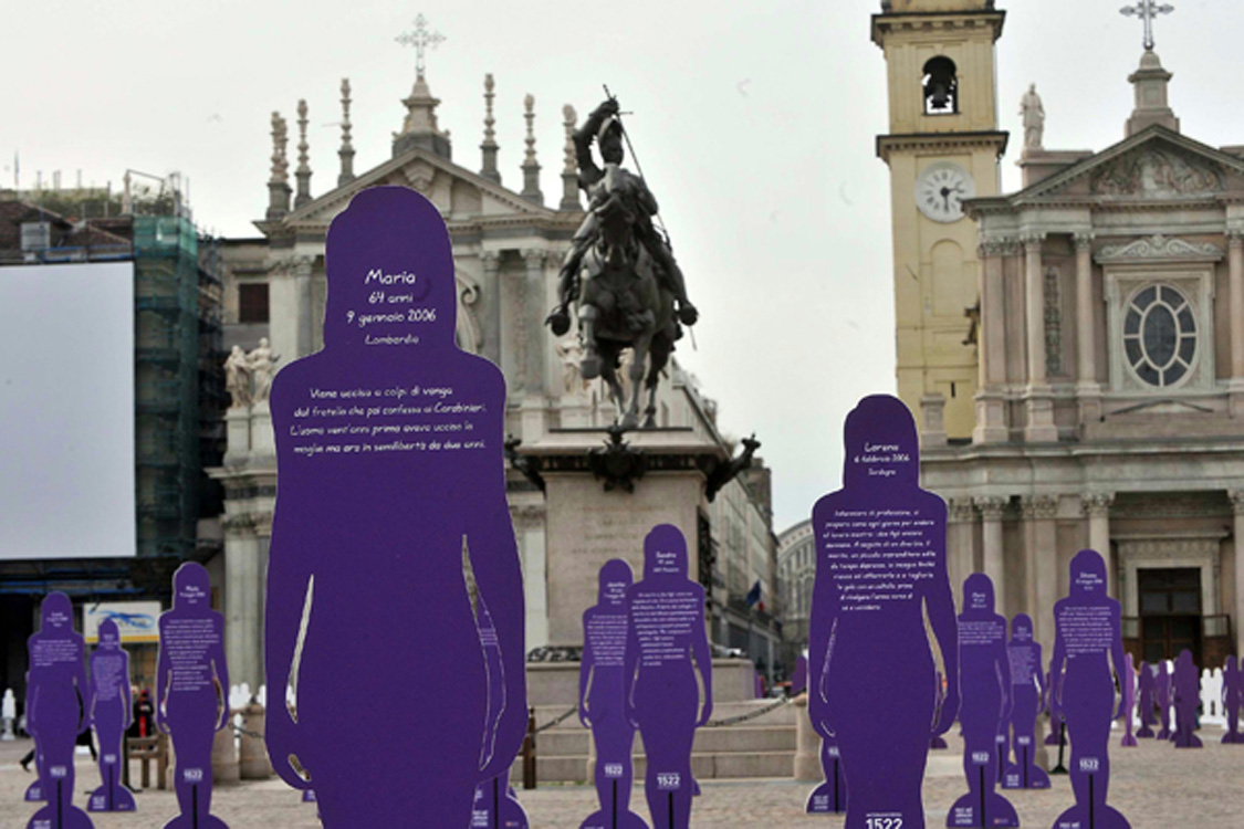 Installazione contro la violenza sulle donne, 2009 @ Piazza San Carlo