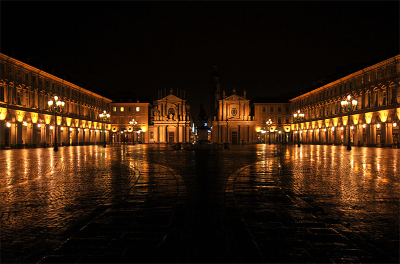 Vista notturna, la piazza illuminata @ Piazza San Carlo